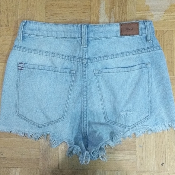 SALE [3/20$] BDG JEAN SHORTS - Picture 2 of 3